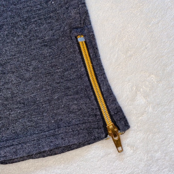 Stylish Patch Top - Picture 4 of 5